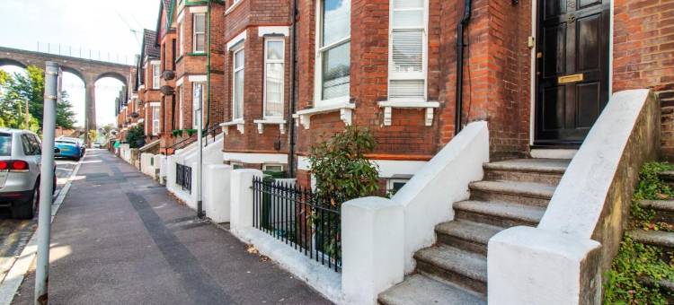 Bradstone Garden Retreat with Own Entrance图片