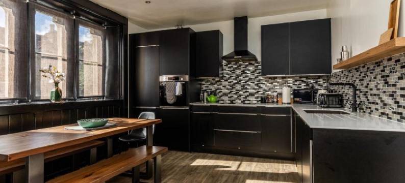 洛克斯布鲁克小屋(Locksbrook Lodge - Hot Tub - Spacious Outdoor Space)图片