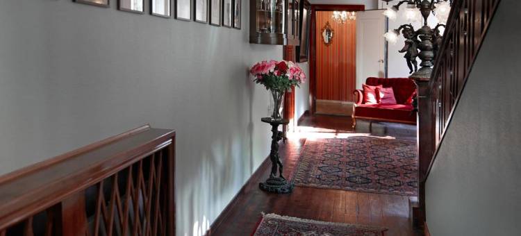 红色避风港小屋酒店(Red Haven Cottage)图片