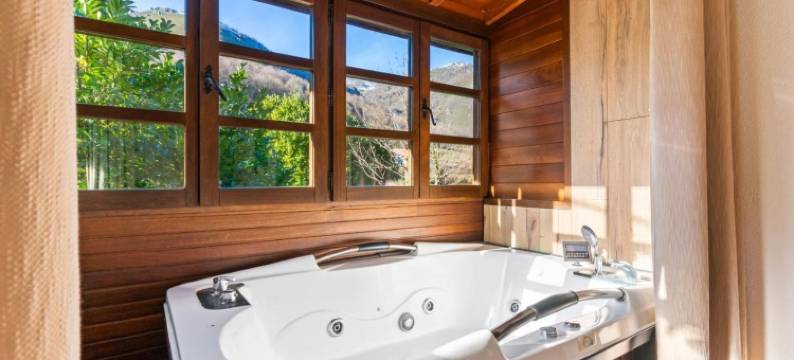 布伊达乡村旅馆(Casas Rurales Valle de Bueida, Jacuzzi Solo en las Casas El El Palacio y Viscárcel)图片