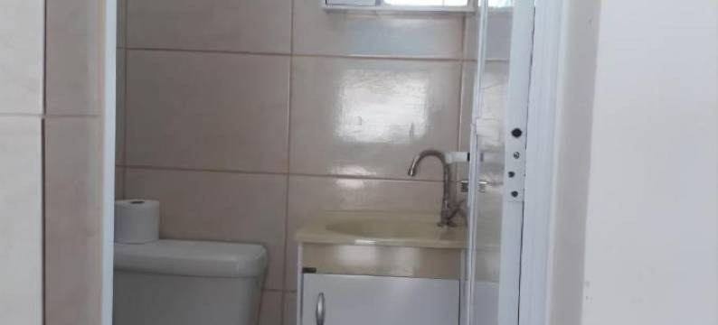 塔尼膳宿公寓，带空调和泳池，马尔塞尔(ESTÚDIO EM Maresias Com AR Condicionado E Piscina)图片