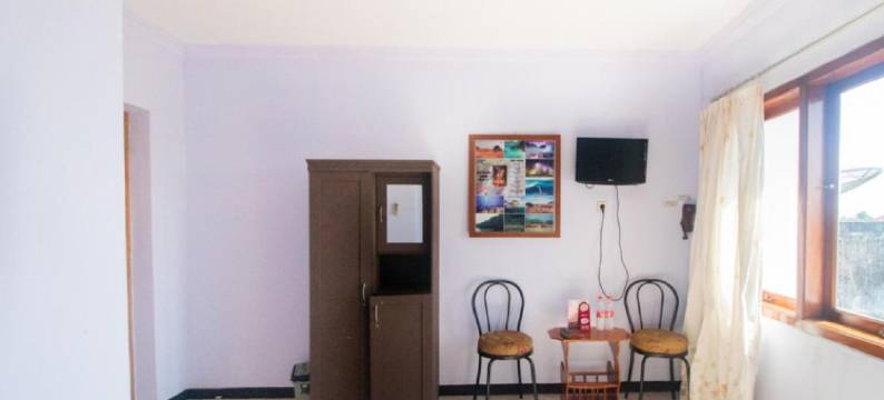 红多兹酒店-近布姆海滩(RedDoorz Near Pantai Boom)图片