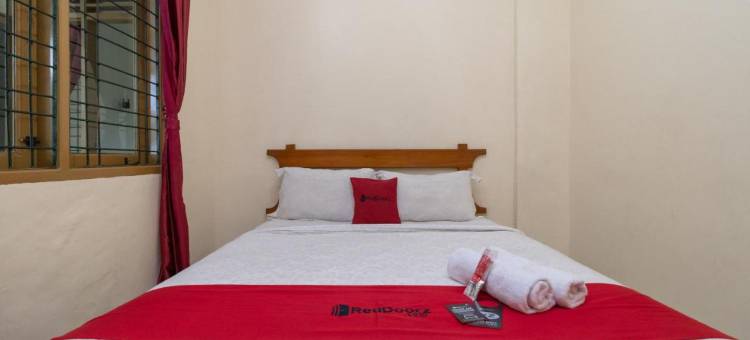 红多兹酒店-近北干巴鲁RS阿瓦尔布罗斯苏迪尔曼(RedDoorz Near RS Awal Bros Sudirman Pekanbaru)图片