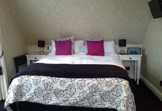 Bruach Lodge Hotel Overview