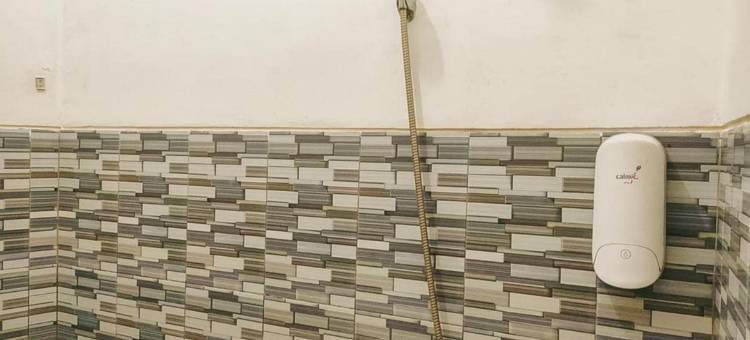 红多兹伊斯兰酒店-近诗都阿佐力宝广场(RedDoorz Syariah Near Lippo Plaza Sidoarjo)图片