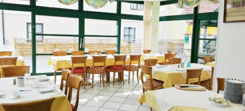 盖斯特豪斯兹尔维本玫瑰旅馆(Gästehaus Zur weißen Rose)图片