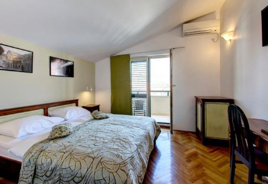 Villa Fortuna Hotel Overview