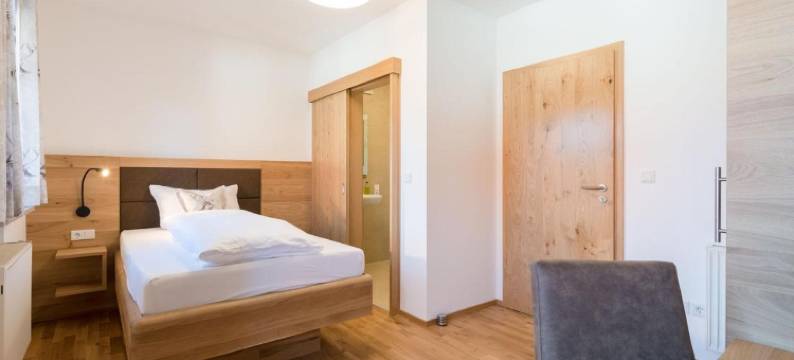 阿尔费尔德 - 梅特法兰肯布劳纳赫希旅馆(Gasthof-Pension Brauner Hirsch in Alfeld - Mittelfranken)图片