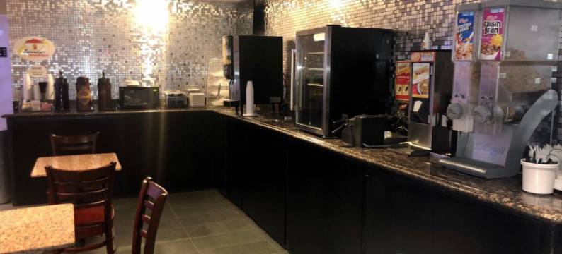 德拉文速 8 酒店(Super 8 By Wyndham Delavan Near Lake Geneva)(Delavan Inn and Suites)图片