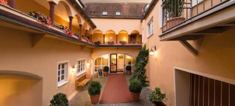 普法尔基尔兴寄宿式酒店(Boardinghouse Hotel Münchner Hof Pfarrkirchen)图片