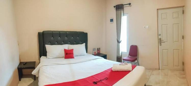 红多兹伊斯兰酒店-近诗都阿佐力宝广场(RedDoorz Syariah Near Lippo Plaza Sidoarjo)图片