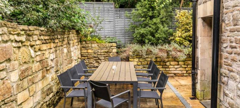 洛克斯布鲁克小屋(Locksbrook Lodge - Hot Tub - Spacious Outdoor Space)图片