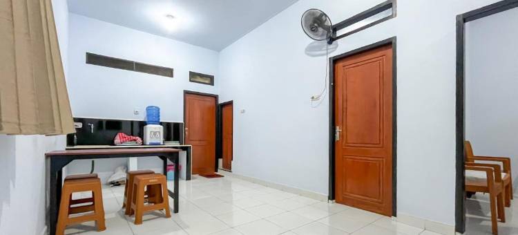 RedDoorz Syariah at Home Ampana Guest House Ampana Kota图片