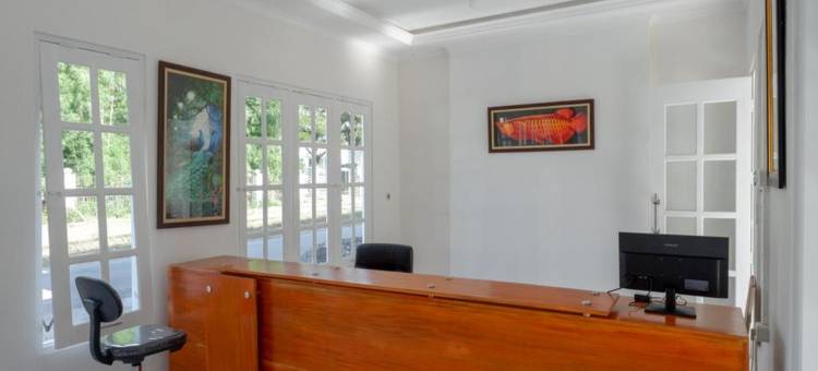 红多兹Plus酒店-近梭罗UMS(RedDoorz Plus Near Ums Solo)图片