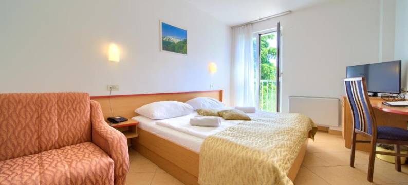 德拉兹卡路瓦卡度假别墅酒店(Villa Lovorka - Hotel Resort Dražica)图片