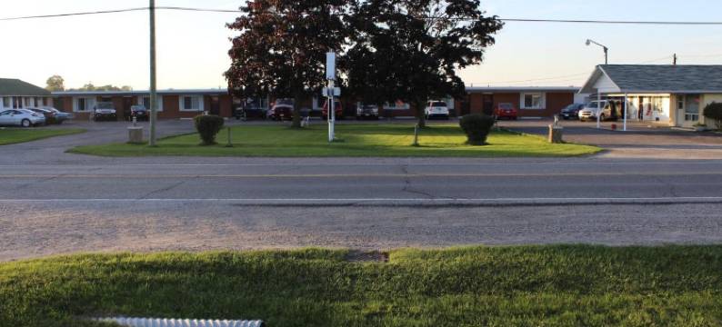 克罗尼尔汽车旅馆(Colonial Motel)图片