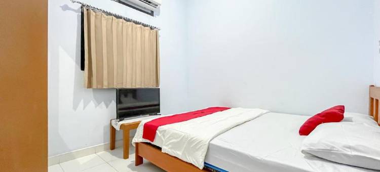 RedDoorz Syariah at Home Ampana Guest House Ampana Kota图片