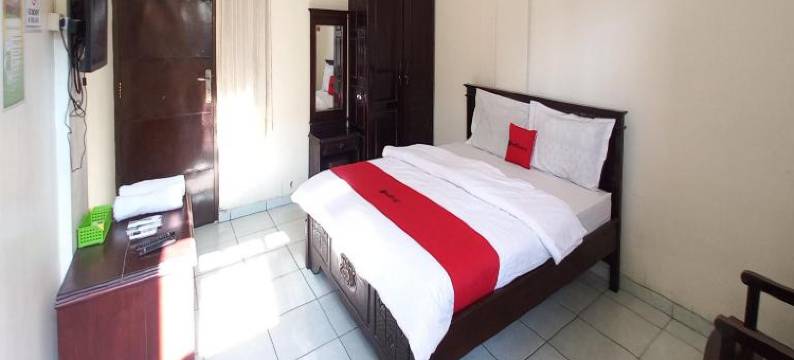 超级OYO 3862班丹旺宜酒店(RedDoorz Syariah at Hotel Pandan Wangi Near Alun Alun Sidoarjo)图片
