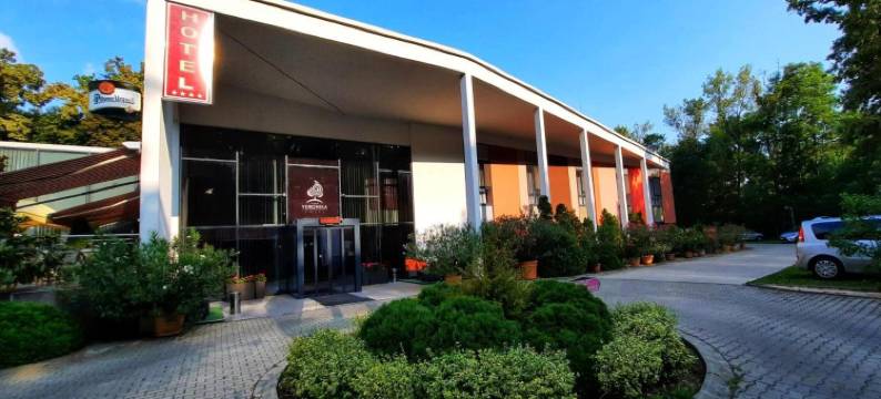 微罗尼卡酒店(Veronika Hotel)图片