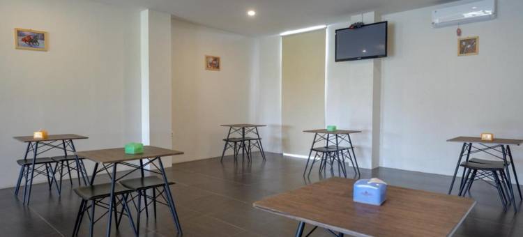 红多兹Plus酒店-近梭罗巴鲁(RedDoorz Plus Near Solo Baru)图片