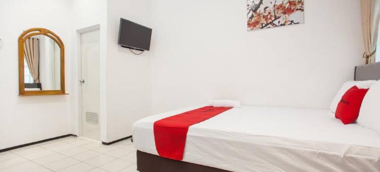 红多兹酒店-近玛琅萨南(RedDoorz Near Sanan Malang)图片