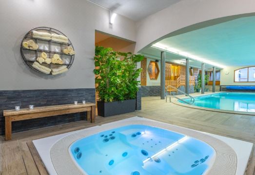 Hotel les Arolles Hotel Overview