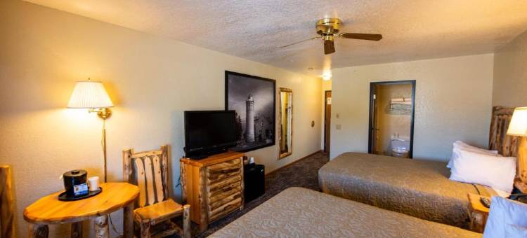 麦奇诺市布里奇维尤速8酒店(Super 8 by Wyndham Bridgeview of Mackinaw City)图片