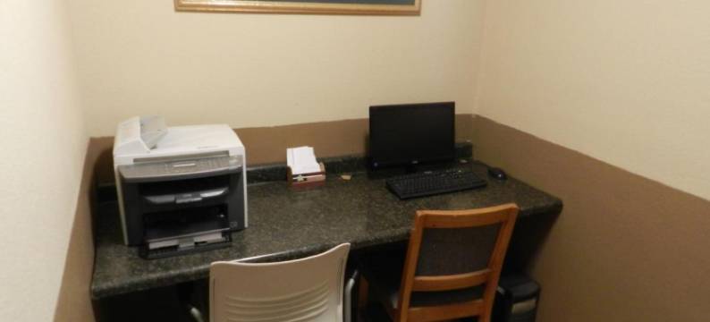 迪比克呗盟套房酒店(Baymont by Wyndham Dubuque)图片