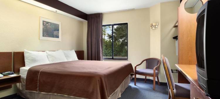 迈尔斯堡机场Travelodge by Wyndham酒店(Travelodge by Wyndham Fort Myers Airport)图片