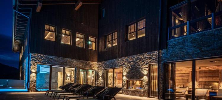 瓦尔斯纯粹度假村(AlpenParks Hotel & Apartment Arlberg Warth Mit Pool)图片