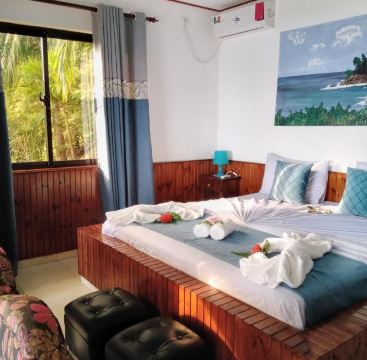 Les Elles Guesthouse Self Catering Hotel Overview