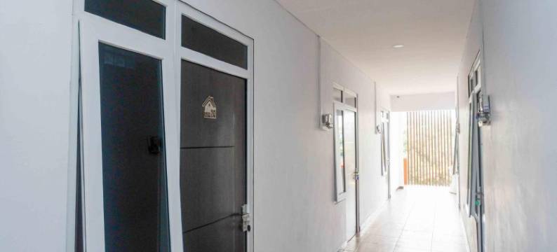 红多兹Plus酒店-近巴东库达乌迪普(RedDoorz Plus Near Patung Kuda Undip)图片