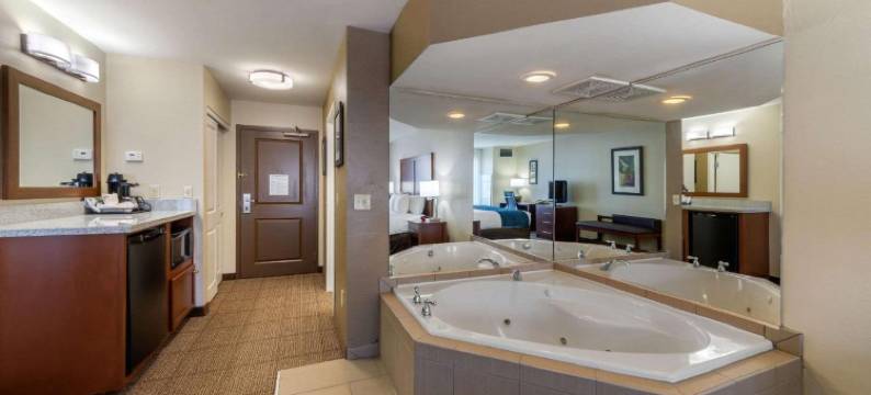 舒适套房酒店-北肯塔基(Comfort Inn & Suites Northern Kentucky)图片