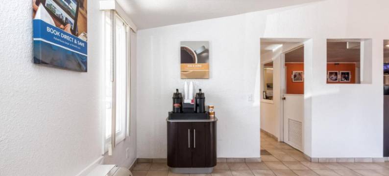 兰心 6 汽车旅馆(Travelodge by Wyndham Lansing MI)(Travelodge by Wyndham Lansing)图片