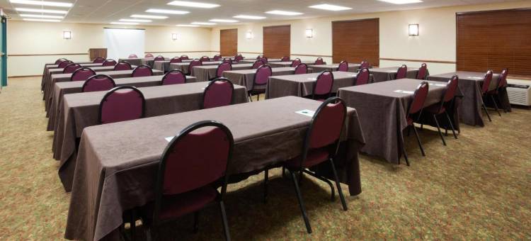 拉蒂森比马克水上公园乡村酒店套房(Country Inn & Suites by Radisson Bismarck Waterpark)图片