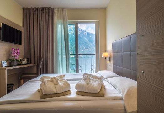 Hotel Capo ReamolHotel Overview