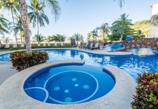 Crocs Resort & CasinoHotel Overview