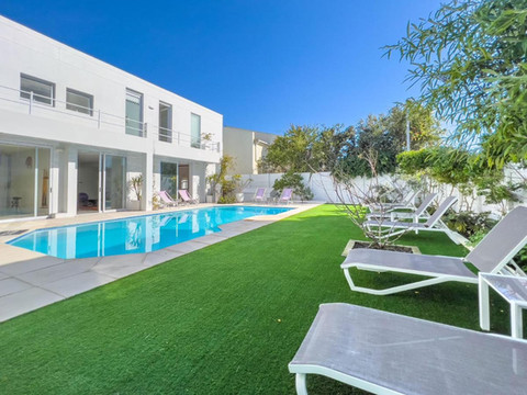 海滩上桃子精品旅馆