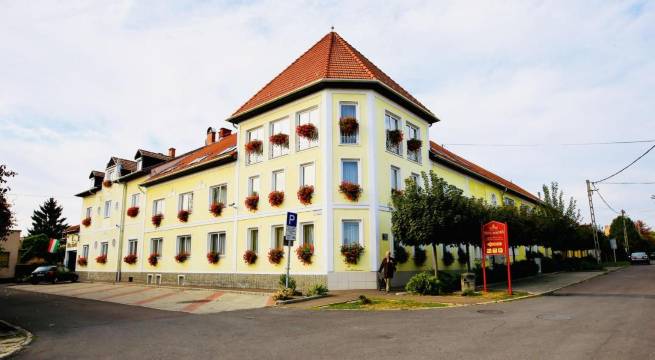 埃格尔科尔锣纳健康和国际会议中心酒店(Hotel Korona Wellness, Rendezvény és Borszálloda)