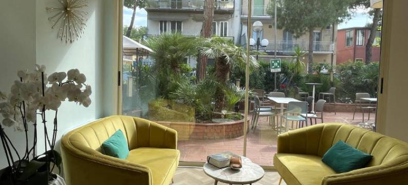 布朗酒店(Aura Living Hotel)图片