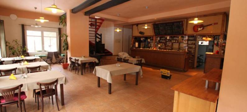 Malbenka - Chata na skale Pod Hradem Kokorin图片