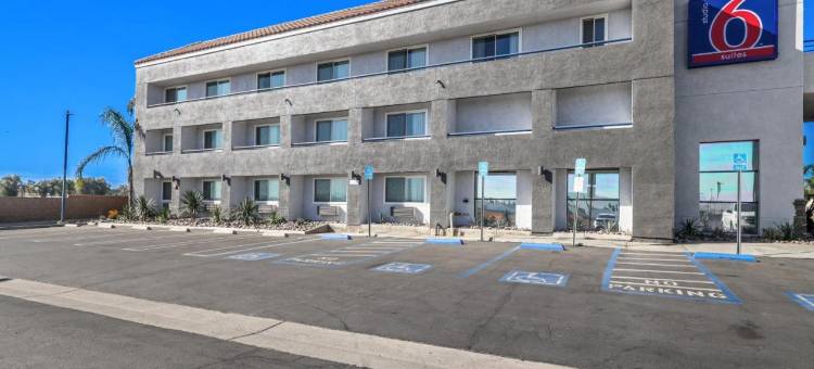 加利福尼亚佩里斯 6 号开放式套房酒店(Studio 6 Suites Perris, CA)图片