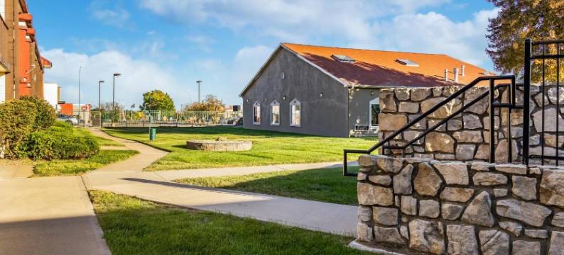 坎萨斯城独立城I-70E 乡村套房运动复合式酒店(Countryside Suites Kansas City Independence I-70 East Sports Complex Hotel)图片