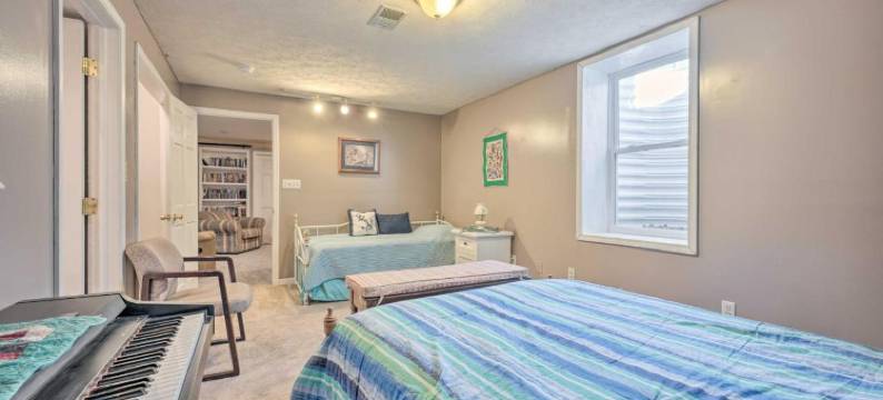 Lovely 3- Bedroom Apartment with Street Parking.图片