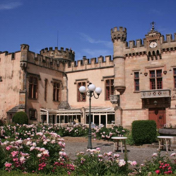 格兰治堡露营酒店(Chateau-Camping la Grange Fort, 63500 les Pradeaux)图片