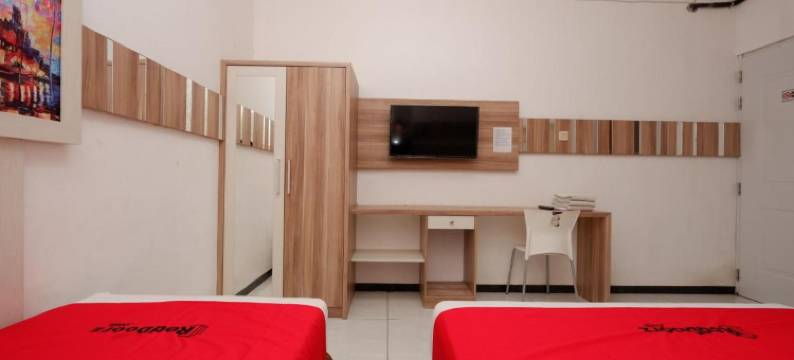 红门酒店-近新邦利马区(RedDoorz Near Plaza Simpang Lima)图片