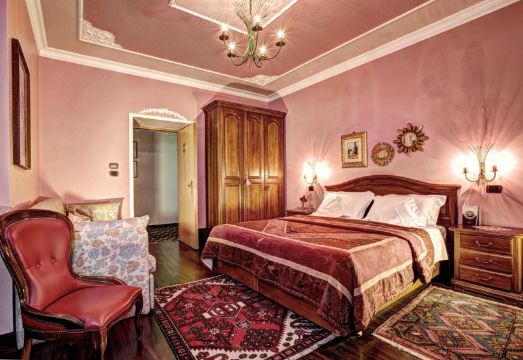 Hotel Regina Hotel Overview