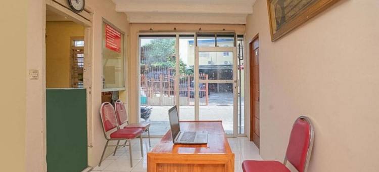 红多兹伊斯兰酒店-近苏拉马杜(RedDoorz Syariah Near Suramadu)图片