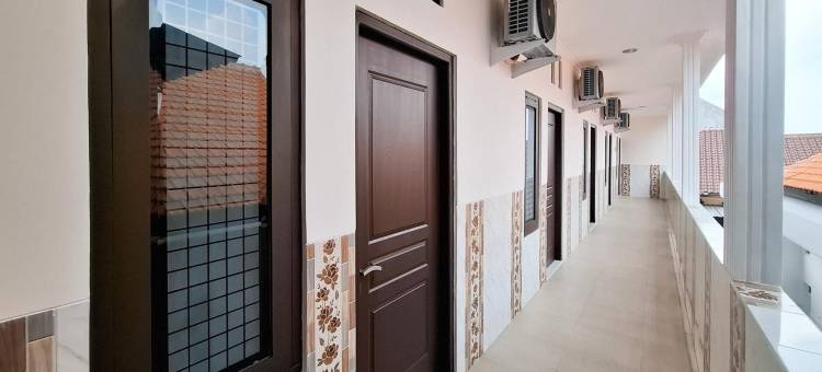 茉莉芬市苏里亚生活RedPartner太阳城购物中心酒店(Surya Living RedPartner near Suncity Mall Madiun)图片