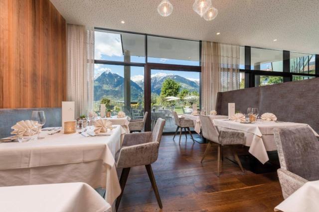 Hotel Rosengarten (Schenna Resort)Over view